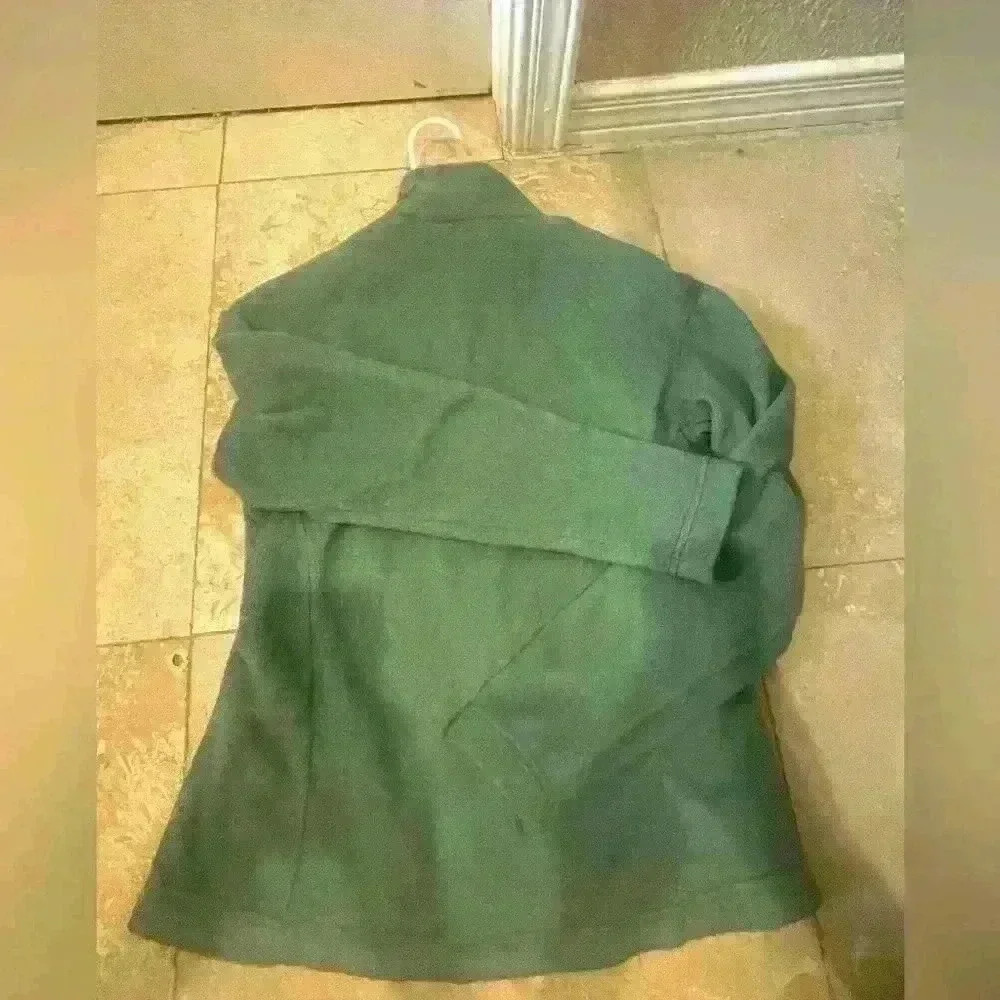 Patagonia zip up fleece in green. Size Small. - Picture 4 of 4